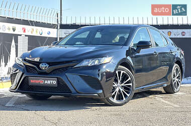 Седан Toyota Camry 2018 в Києві