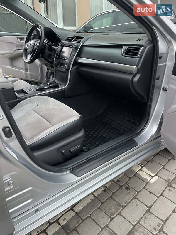 Седан Toyota Camry 2015 в Хмельницькому
