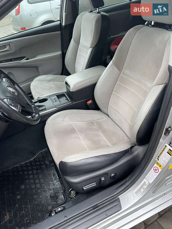 Седан Toyota Camry 2015 в Хмельницькому