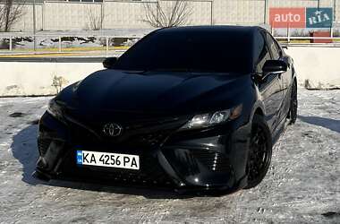 Седан Toyota Camry 2023 в Киеве