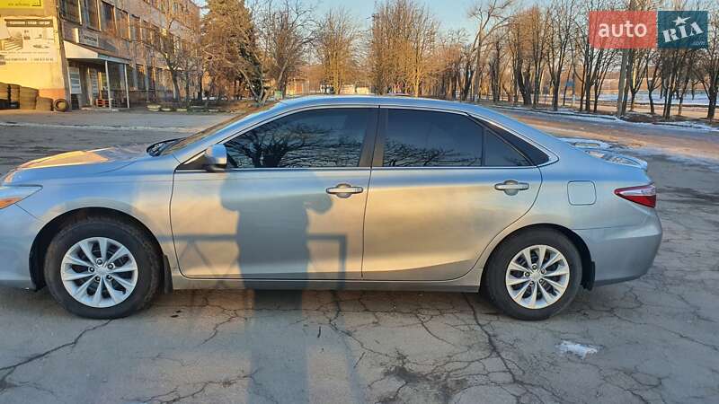 Седан Toyota Camry 2016 в Кривом Роге