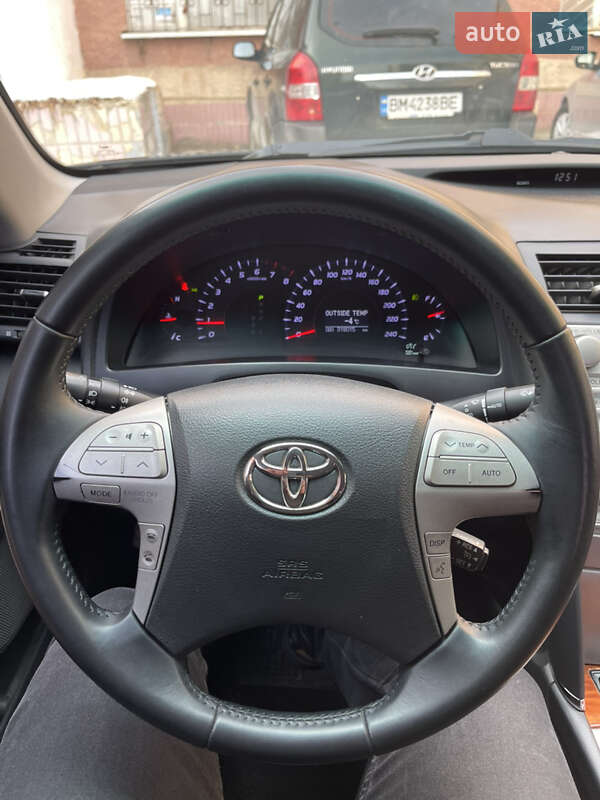 Седан Toyota Camry 2009 в Сумах