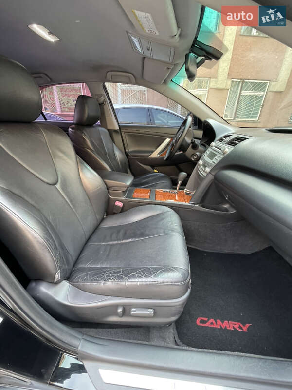 Седан Toyota Camry 2009 в Сумах
