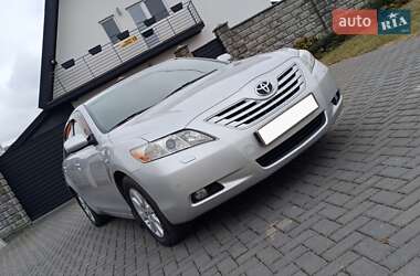 Седан Toyota Camry 2007 в Рівному