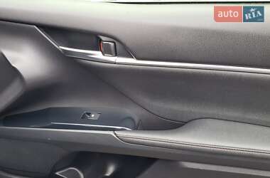 Седан Toyota Camry 2019 в 