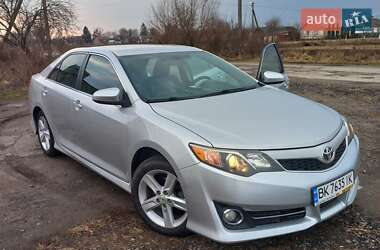 Седан Toyota Camry 2012 в Дубно