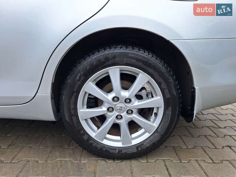 Седан Toyota Camry 2008 в Чернівцях
