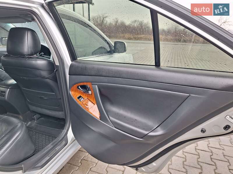 Седан Toyota Camry 2008 в Чернівцях