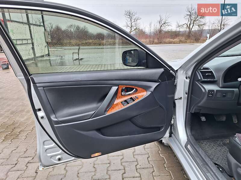 Седан Toyota Camry 2008 в Чернівцях