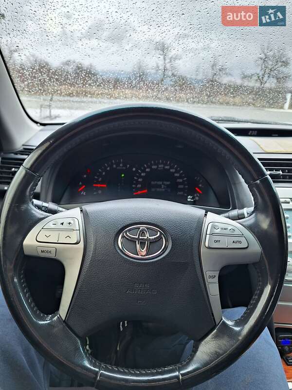 Седан Toyota Camry 2008 в Чернівцях