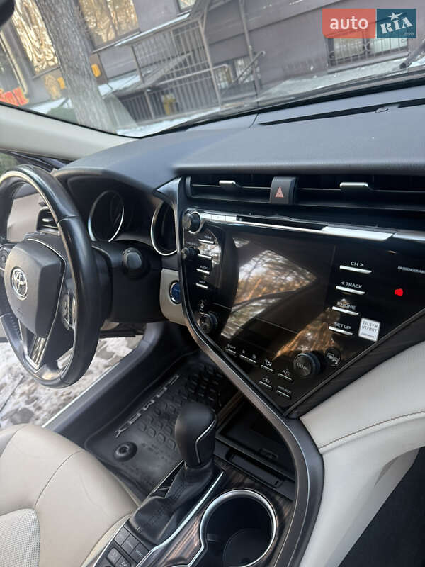 Седан Toyota Camry 2020 в Ирпене