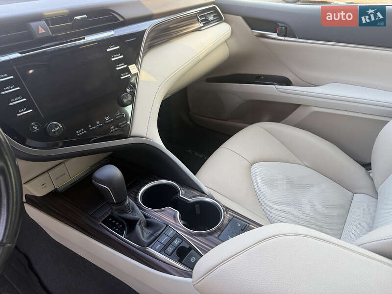 Седан Toyota Camry 2020 в Ирпене