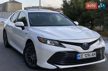 Седан Toyota Camry 2018 в Дніпрі