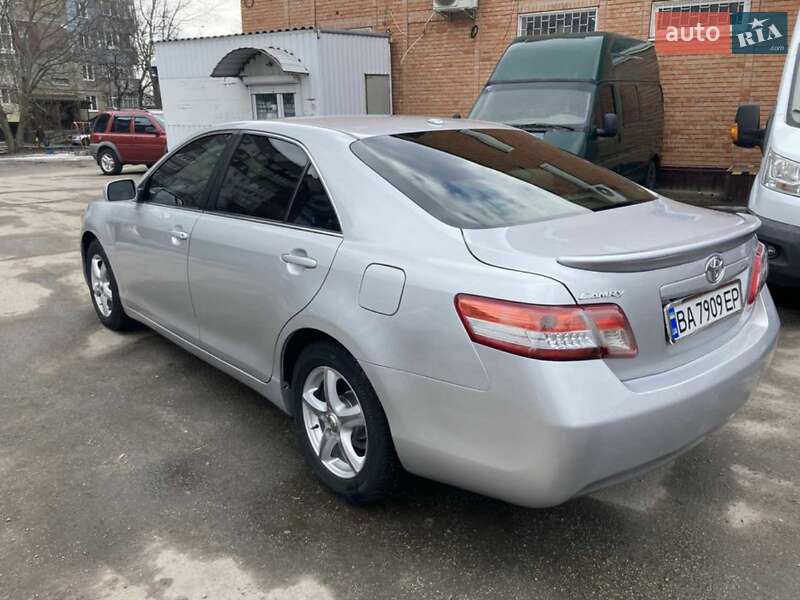 Седан Toyota Camry 2011 в Кропивницькому