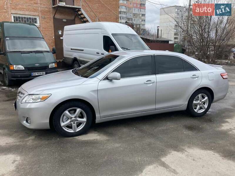 Седан Toyota Camry 2011 в Кропивницькому