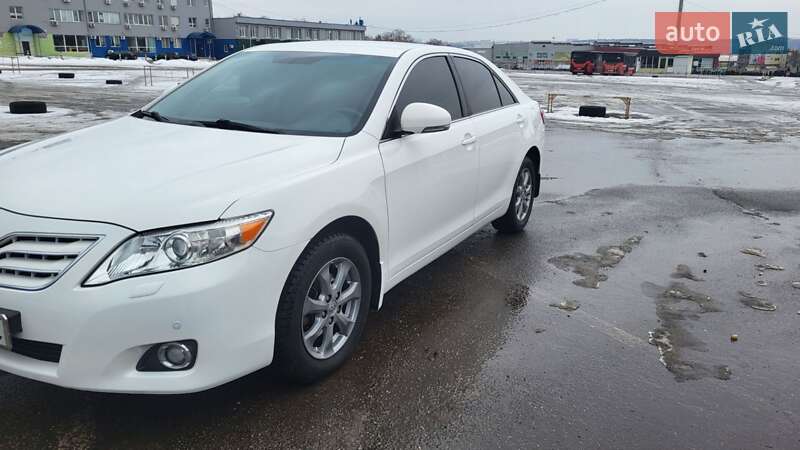 Седан Toyota Camry 2010 в Харькове