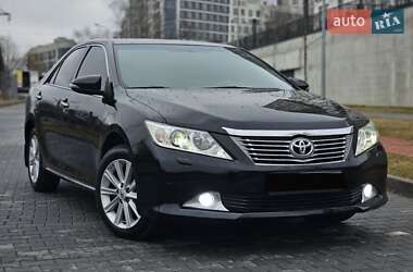 Седан Toyota Camry 2012 в Львові