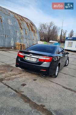 Седан Toyota Camry 2013 в Киеве