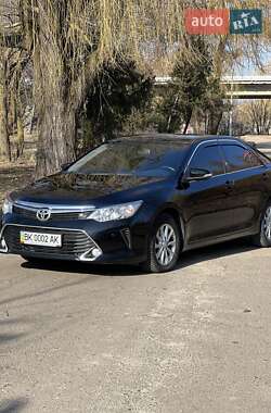 Седан Toyota Camry 2016 в Ровно