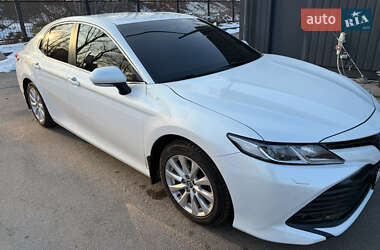 Седан Toyota Camry 2018 в Киеве