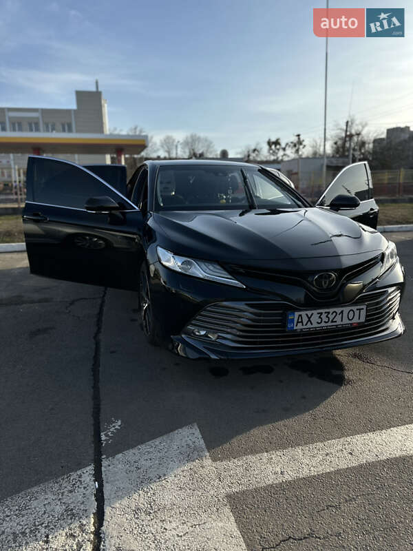 Седан Toyota Camry 2017 в Харькове