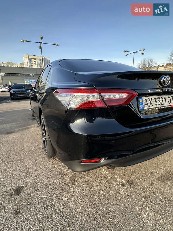 Седан Toyota Camry 2017 в Харькове