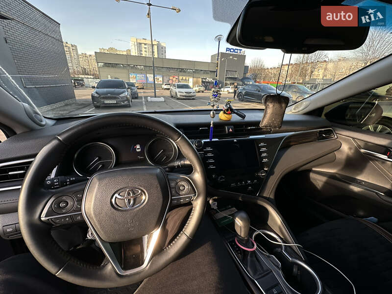 Седан Toyota Camry 2017 в Харькове
