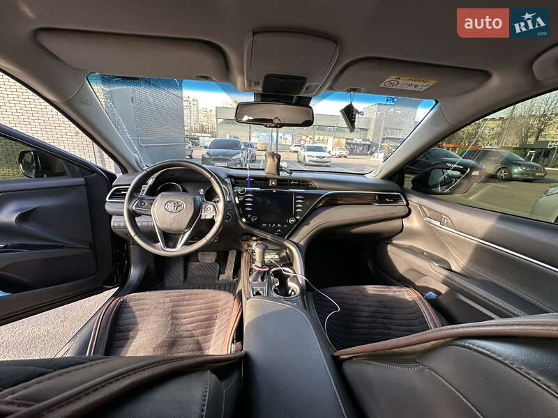 Седан Toyota Camry 2017 в Харькове