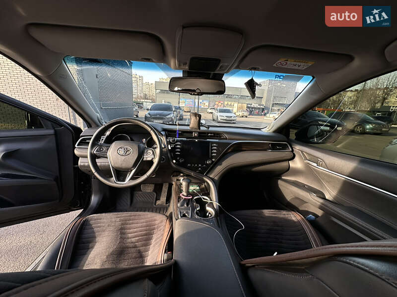 Седан Toyota Camry 2017 в Харькове