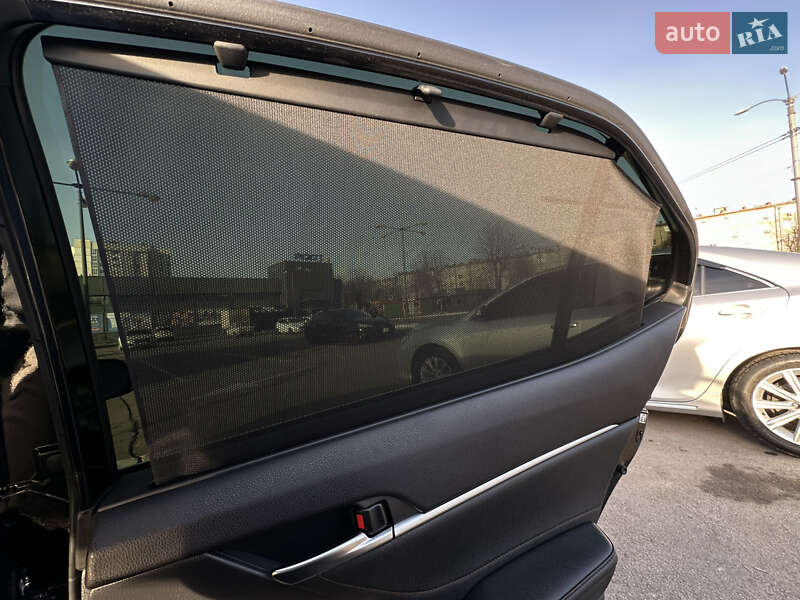 Седан Toyota Camry 2017 в Харькове