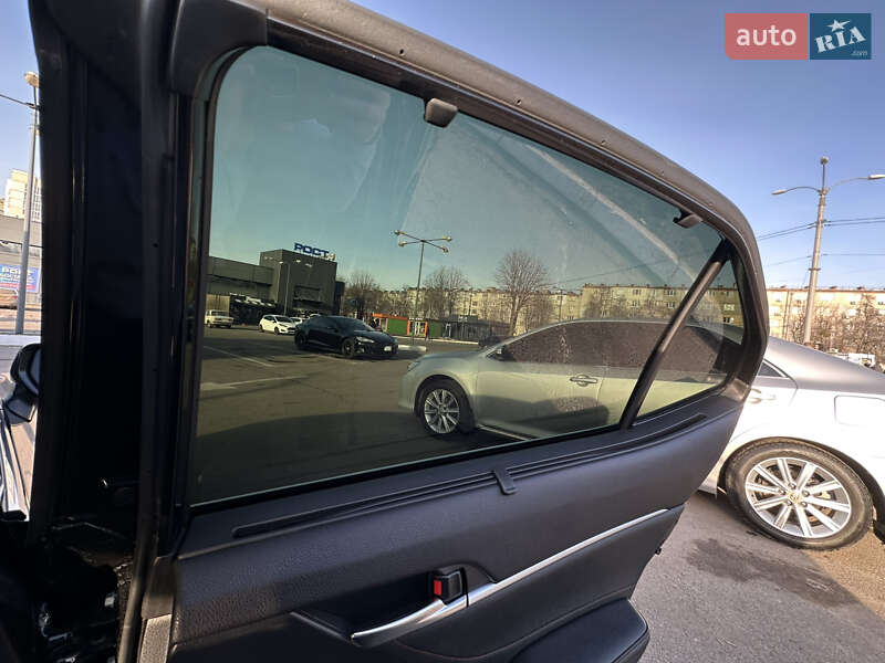 Седан Toyota Camry 2017 в Харькове