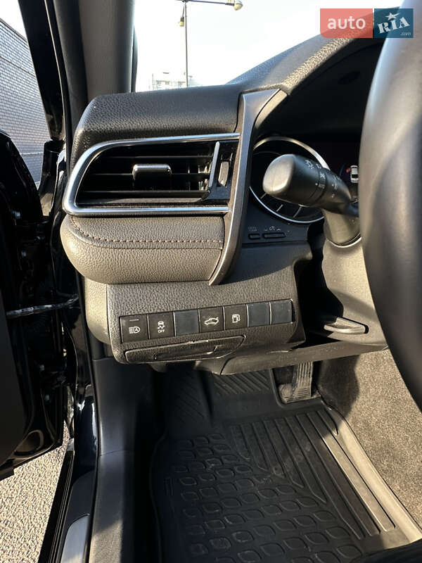 Седан Toyota Camry 2017 в Харькове