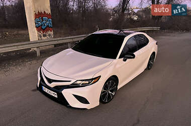 Седан Toyota Camry 2017 в Днепре