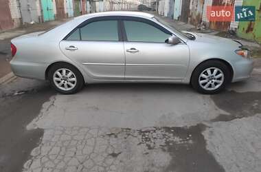 Седан Toyota Camry 2004 в 