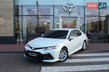 Седан Toyota Camry 2023 в Києві