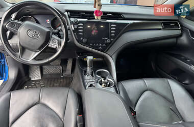 Седан Toyota Camry 2018 в 