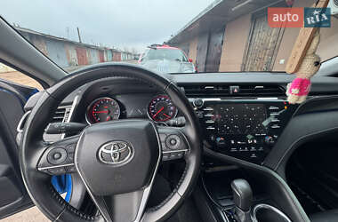 Седан Toyota Camry 2018 в 