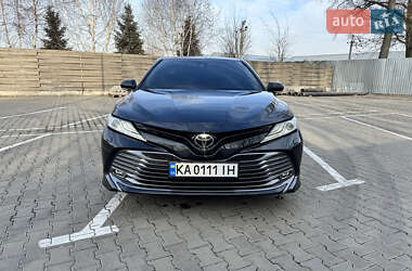 Седан Toyota Camry 2018 в Києві