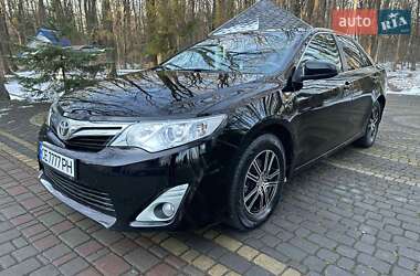 Седан Toyota Camry 2015 в Косове