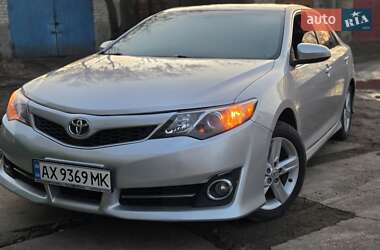 Седан Toyota Camry 2014 в Краснограді