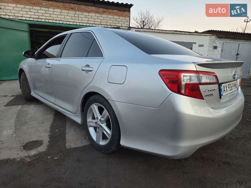 Седан Toyota Camry 2014 в Краснограде
