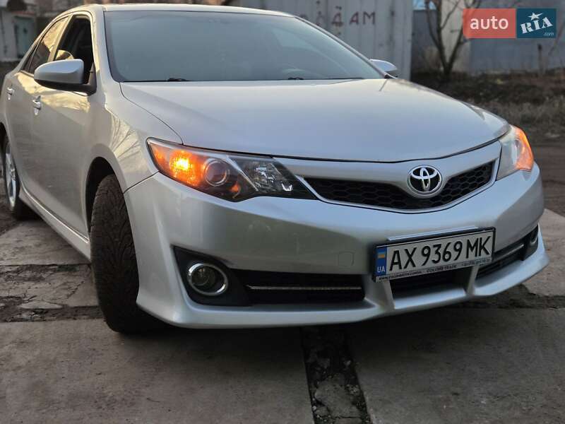 Седан Toyota Camry 2014 в Краснограде