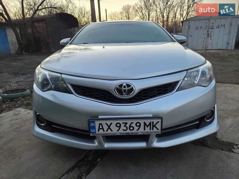 Седан Toyota Camry 2014 в Краснограде