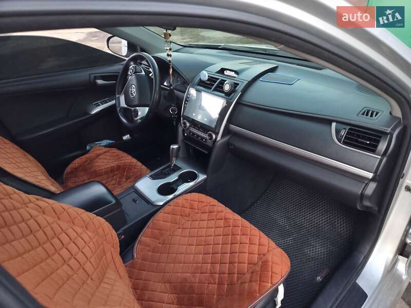 Седан Toyota Camry 2014 в Краснограде