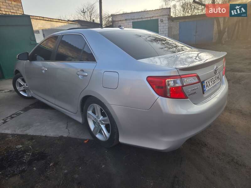 Седан Toyota Camry 2014 в Краснограде