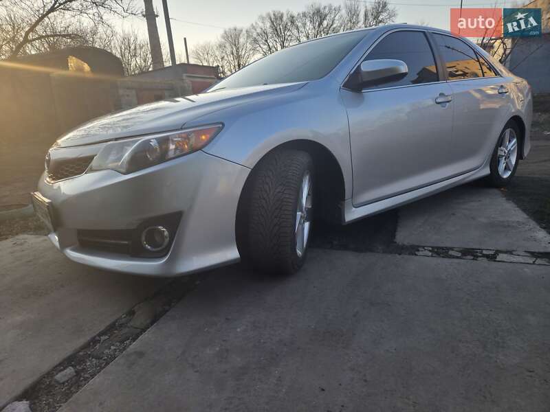 Седан Toyota Camry 2014 в Краснограде