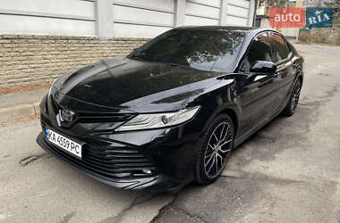 Седан Toyota Camry 2018 в Киеве