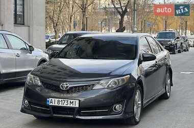 Седан Toyota Camry 2014 в Харкові