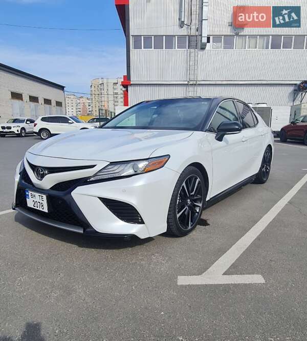 Седан Toyota Camry 2017 в Виннице