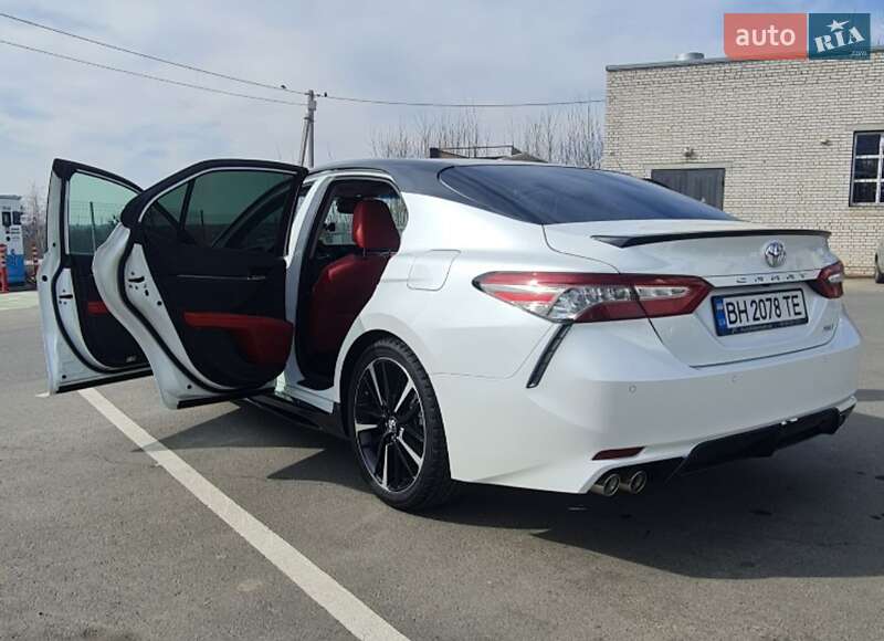 Седан Toyota Camry 2017 в Виннице